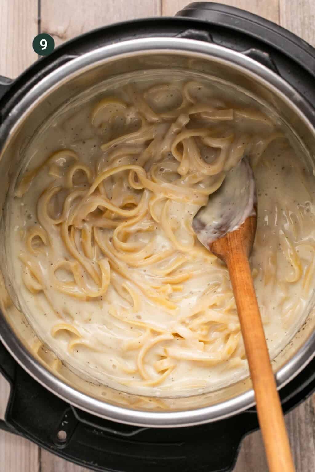 Lightened Up Instant Pot Fettuccine Alfredo (13g protein) Oh Snap Macros